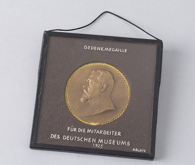 Gerahmte_Medaille